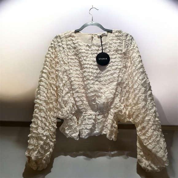Storia Cream Textured Ruffle Top - Picture 4 of 4